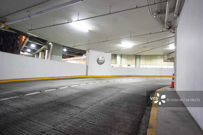 车库螺旋路径图片素材