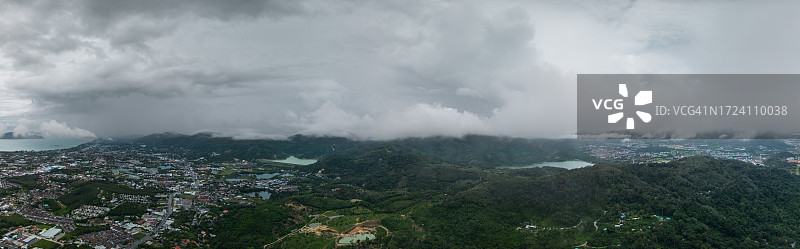 普吉岛山区和老城区全景：暴雨席卷泰国普吉岛图片素材