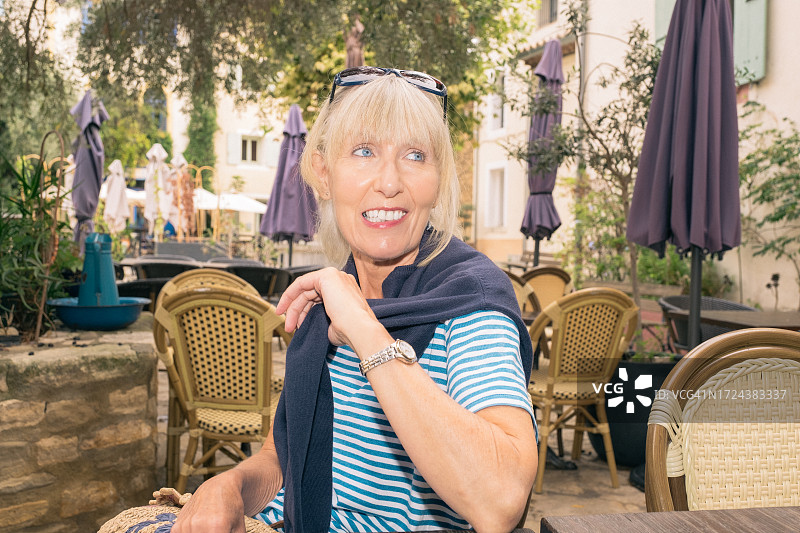 法国朗格多克巴格斯的咖啡馆图片素材