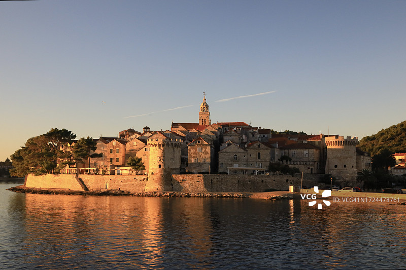 科尔丘拉岛的海岸城镇与堡垒图片素材