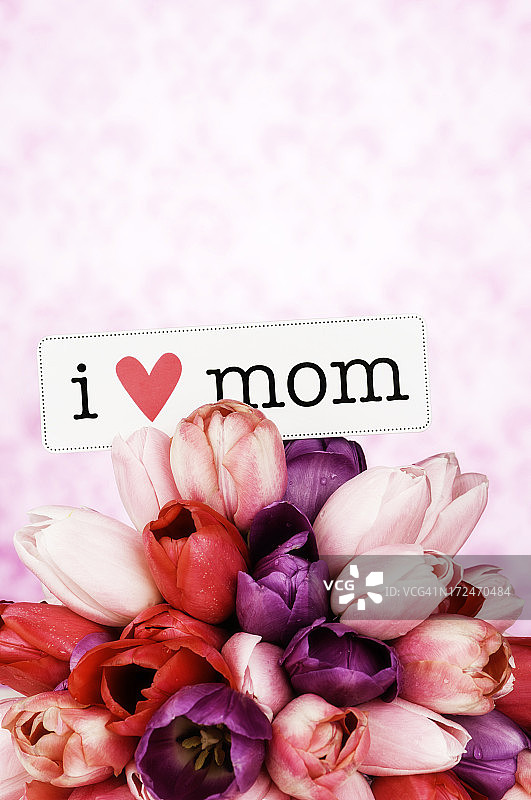 带有留言的母亲节花束图片素材