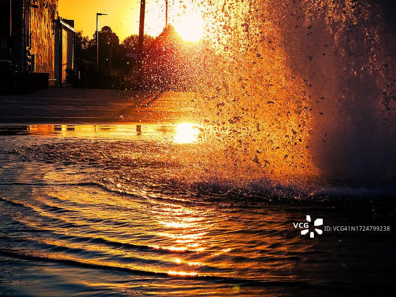 清晨浪花图片素材