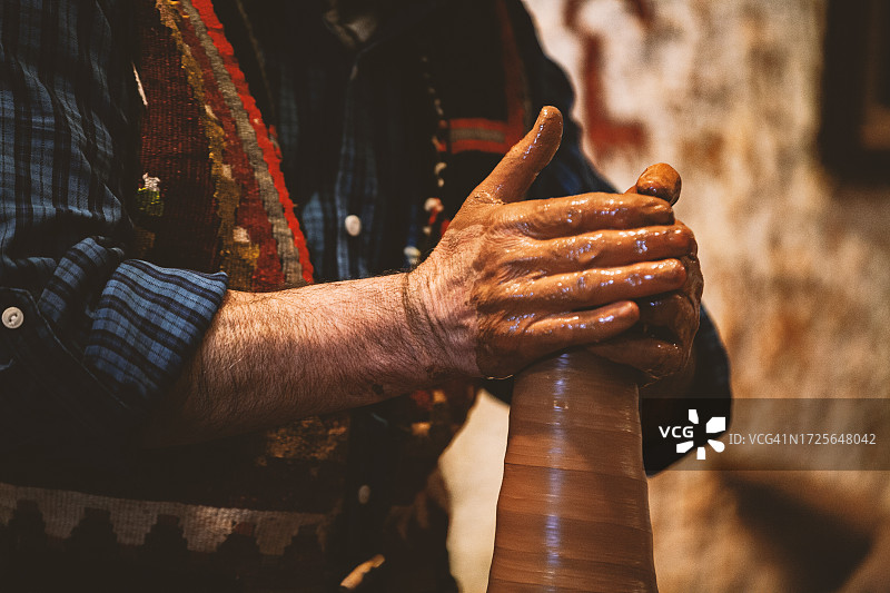 陶艺家的手图片素材