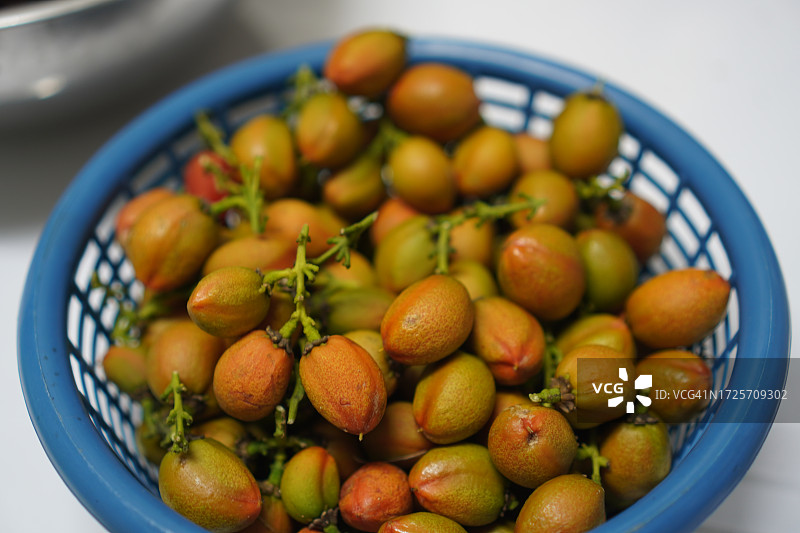 塑料篮中橙色的成熟花生酱水果背景食品图片素材