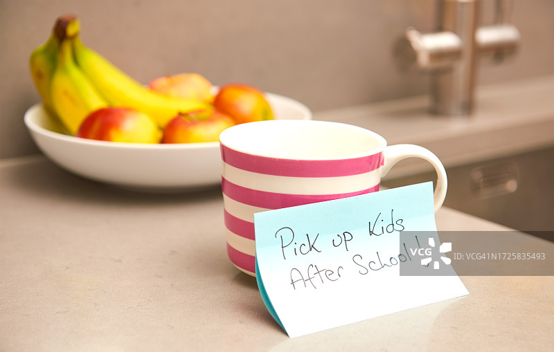 提醒消息：放学后接孩子图片素材