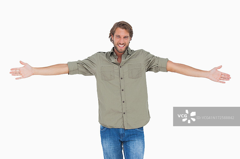 张开双臂微笑的男人图片素材