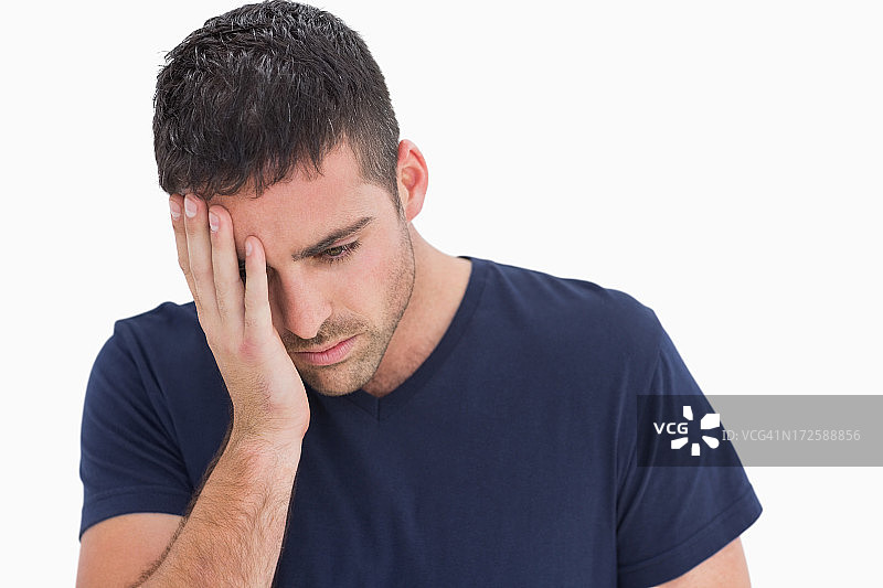 手托着头的不开心男人图片素材