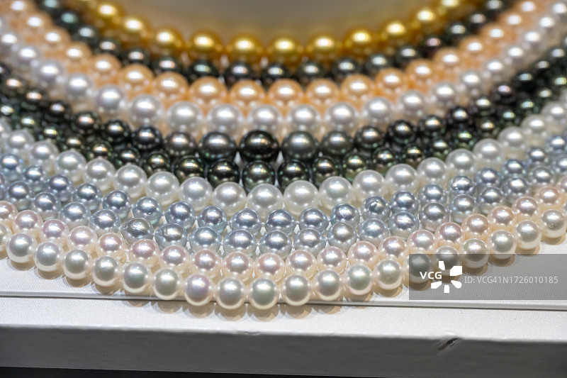 彩色珍珠项链图片素材