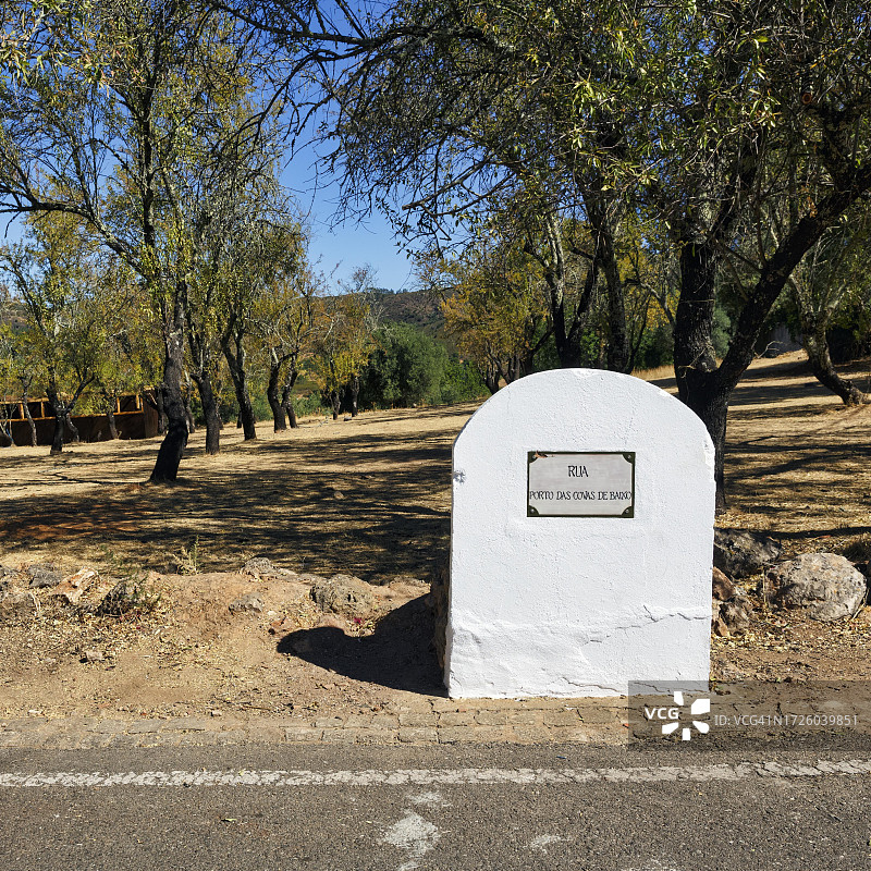 葡萄牙阿尔加维卢莱传统街道路牌图片素材