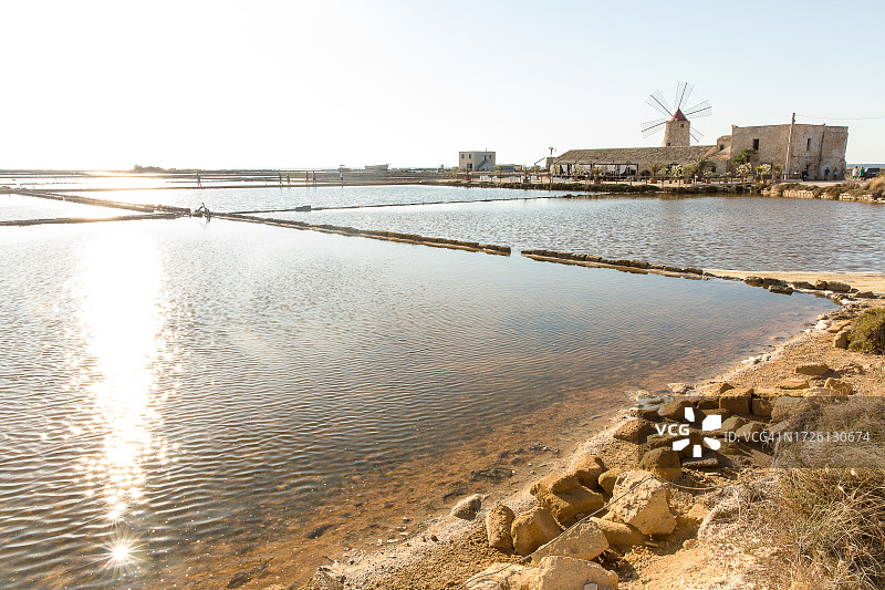 特拉帕尼盐沼和风车图片素材