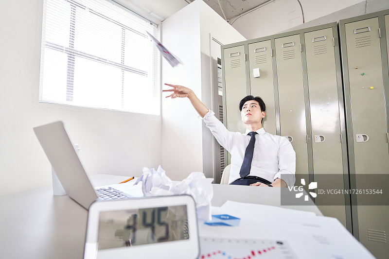 韩国商务人士工作倦怠图片素材