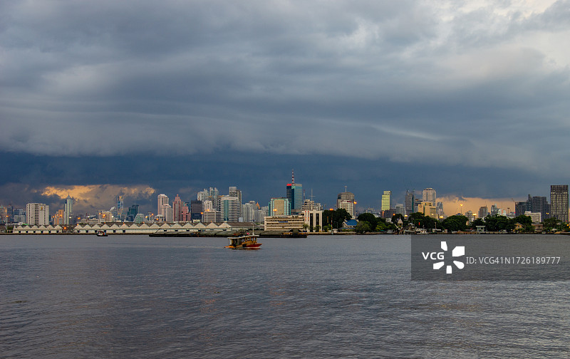 曼谷城市湄南河夜景图片素材