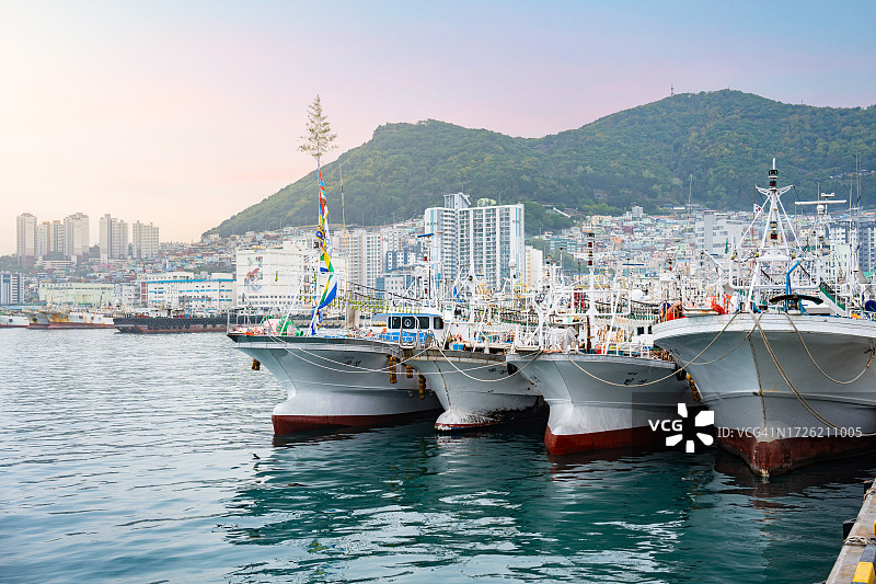 港口、渔船和釜山图片素材