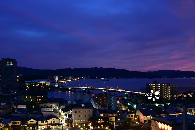 松江宍道湖大桥的黄昏景色图片素材