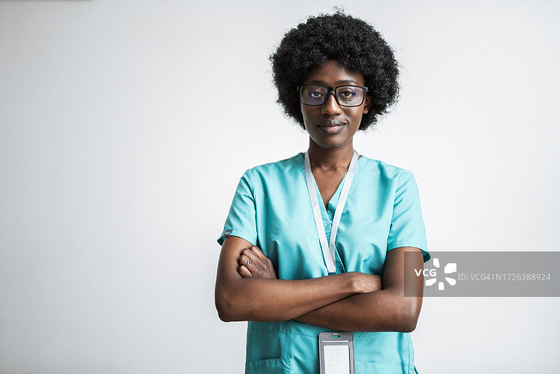 医院里的黑人女医护人员肖像图片素材