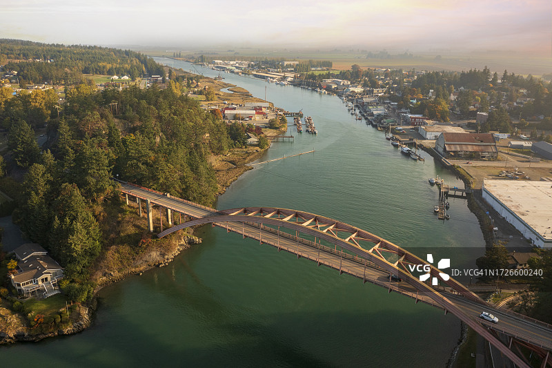 拉康纳是华盛顿州斯卡吉特河谷中心的热门旅游小镇图片素材