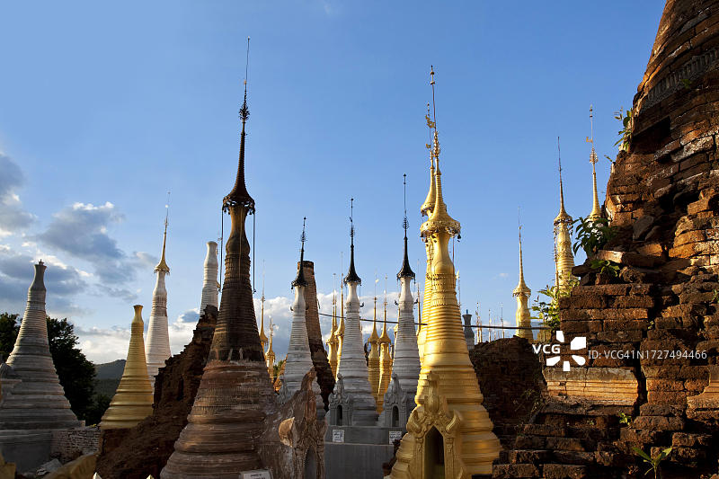 缅甸茵莱湖Inn-Dein的佛塔图片素材