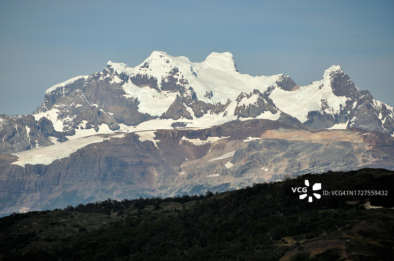 从中国智利巴塔哥尼亚的百内国家公园看到的巴尔马塞达山的冰川峰图片素材