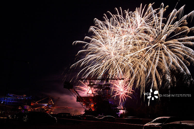 铁城博物馆矿工节高空烟花图片素材