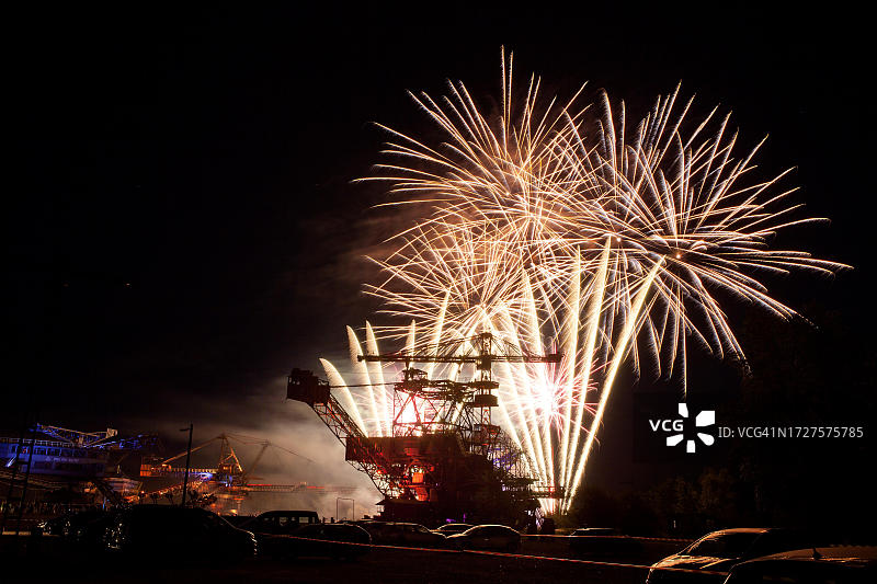 铁城博物馆矿工节高空烟花图片素材