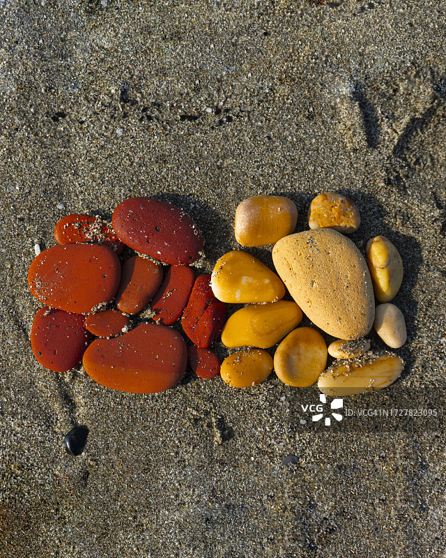 沙滩上的鹅卵石图片素材