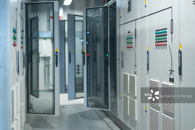 开关柜室的配电开关面板图片素材