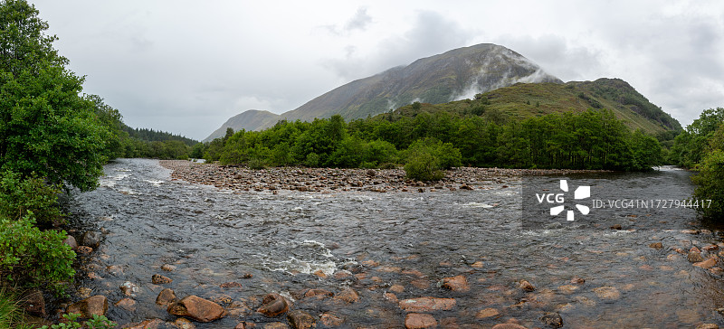 本尼维斯山和尼维斯河，苏格兰图片素材