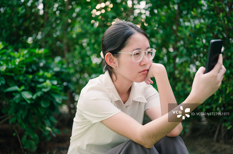 不良社交媒体现象图片素材