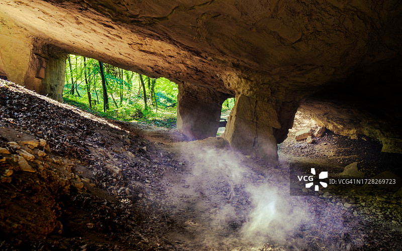 洞穴中的洞穴风光图片素材