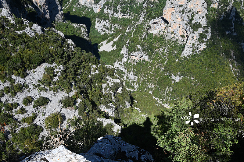 陆地上岩石高角度景观图片素材