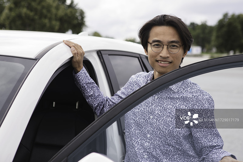 快乐的车主图片素材