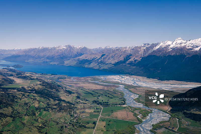 格莱诺基和瓦卡蒂普湖鸟瞰图，皇后镇，新西兰图片素材
