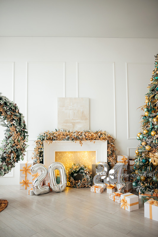 2024年大型银色球体新年圣诞家居装饰波西米亚风图片素材