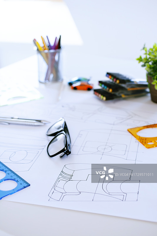 汽车设计与活塞草图图片素材