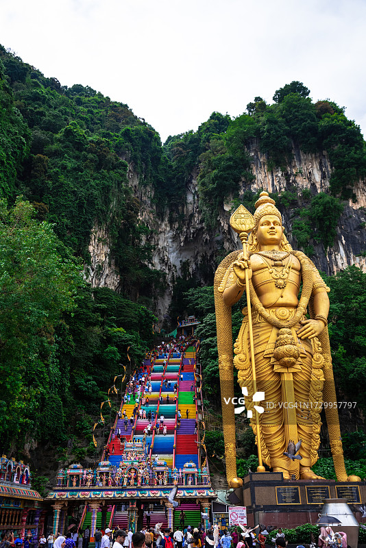 马来西亚黑风洞阶梯的仰视图像图片素材