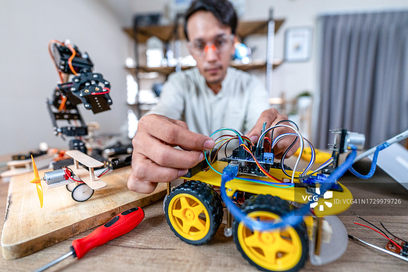 机器人编程和STEM教育概念图片素材