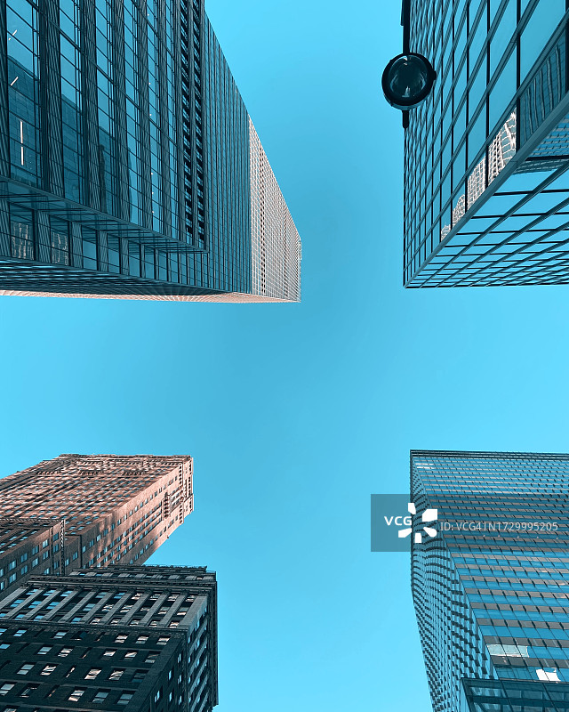 仰视角度下的现代建筑，蓝天背景，美国花旗银行图片素材
