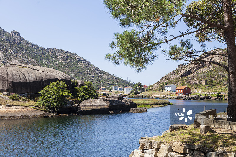 被自然环绕：埃扎罗瀑布，Xallas河流入大西洋的奇妙之地图片素材