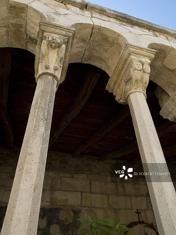 柱子上的动物图片素材