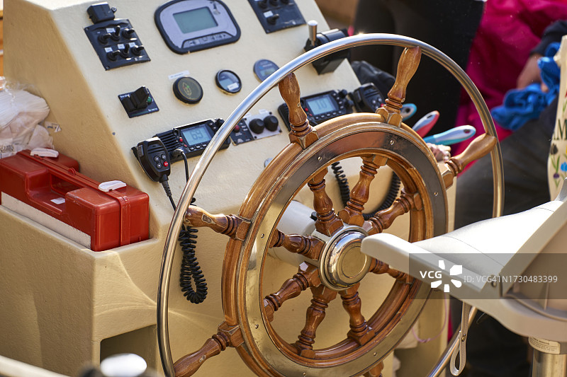 船长室内空驾驶舱及控制面板侧视图特写图片素材