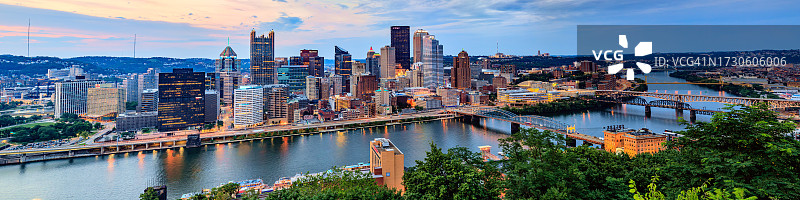 美国宾夕法尼亚州匹兹堡河滨日落航拍图片素材