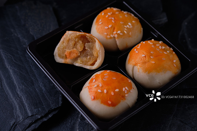 现代零售包装的中式糕点图片素材