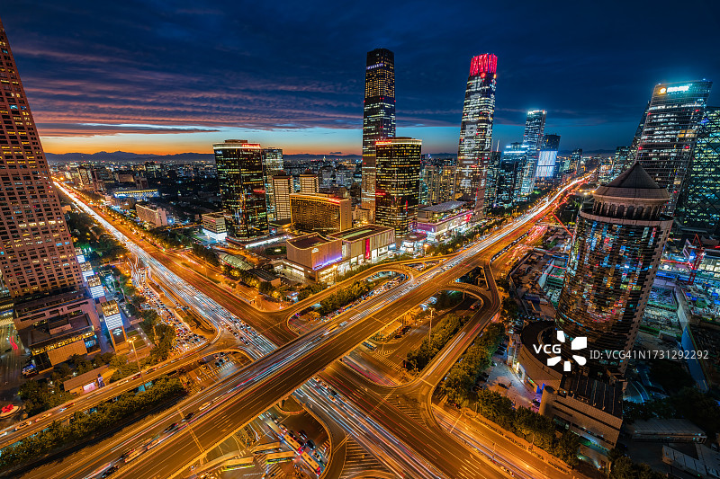 北京夜间交通高峰图片素材