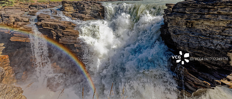 阿塔巴斯卡瀑布彩虹图片素材