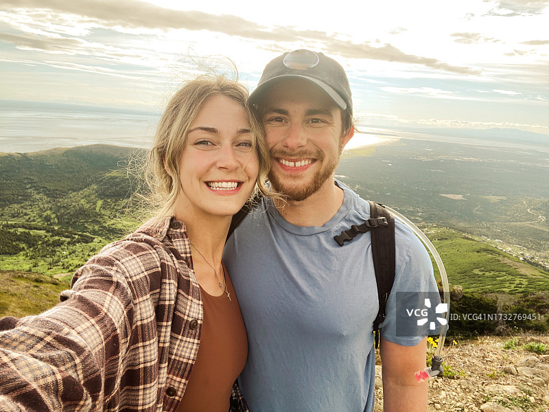 阿拉斯加熊谷顶峰自拍图片素材