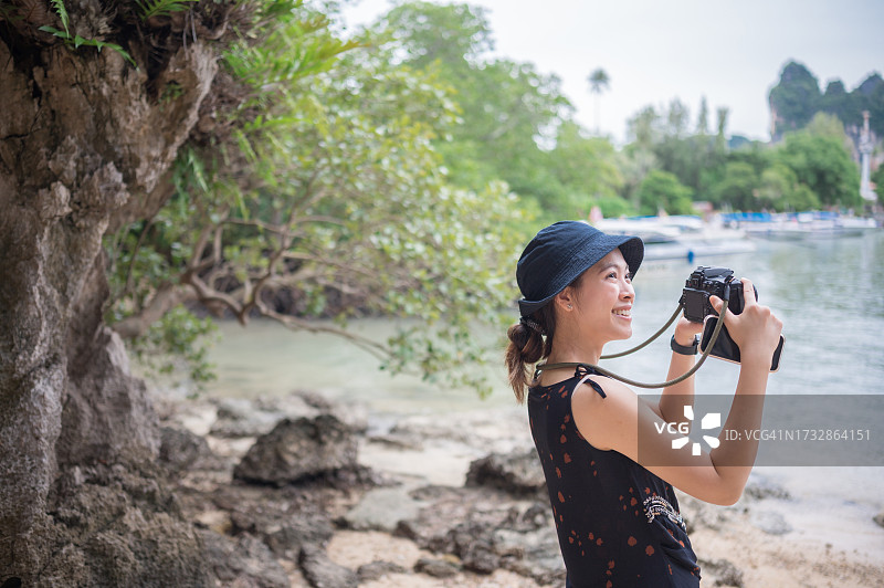 单人探险旅行：亚洲海滩风光图片素材