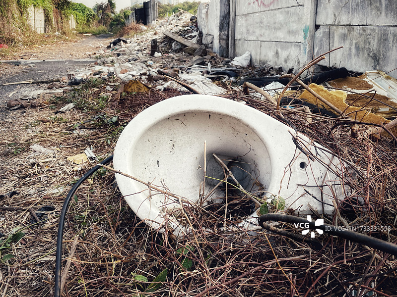 垃圾填埋场的抽水马桶垃圾图片素材