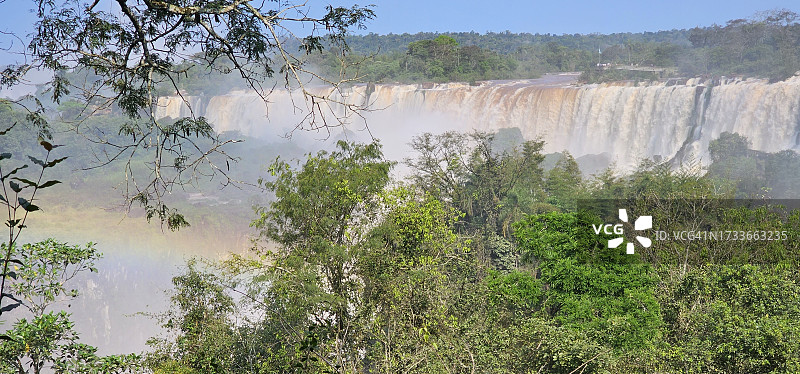 巴西伊瓜苏瀑布森林的壮丽景色图片素材