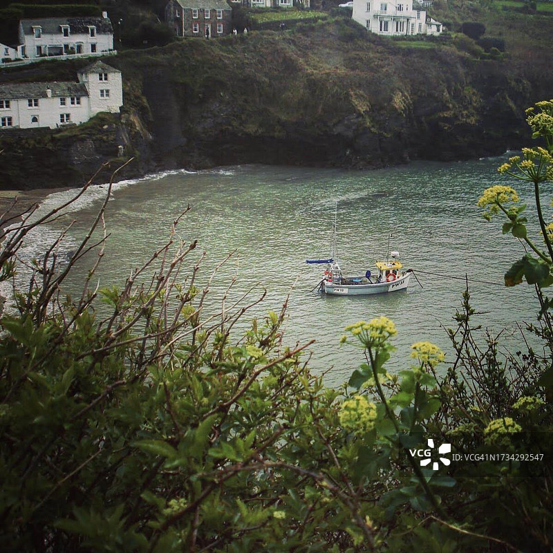 暴风雨中的港口图片素材