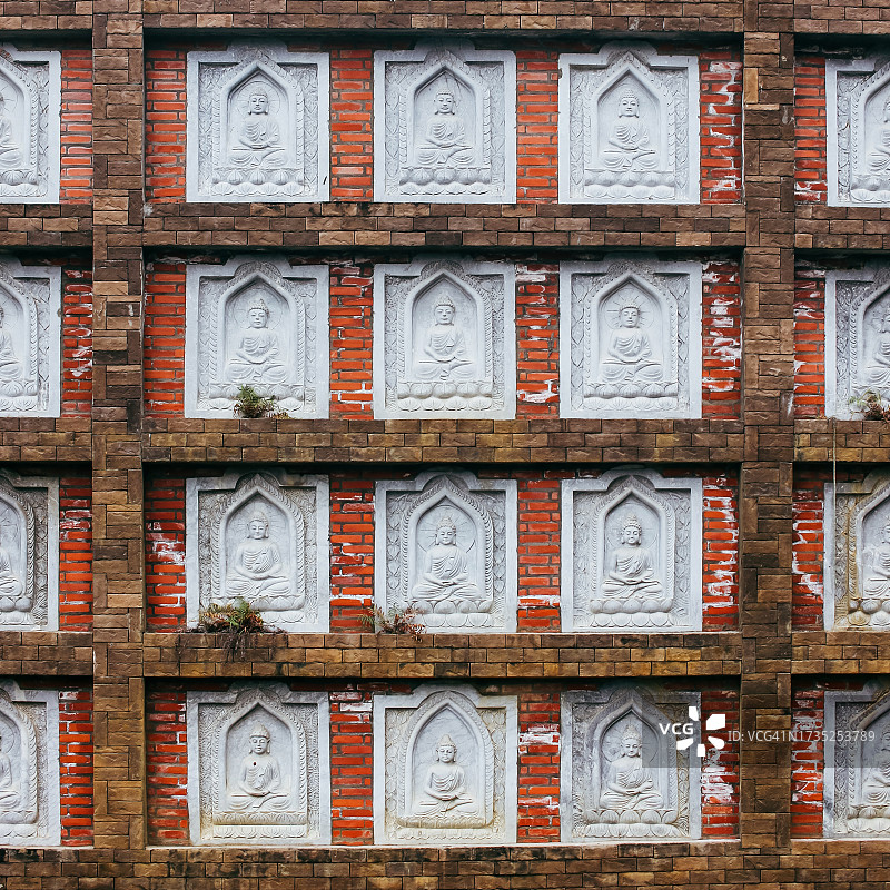 越南白亭寺的佛像浮雕墙图片素材
